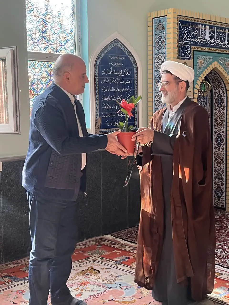 تجلیل از خدمات حجت الاسلام والمسلمین حاج آقا ستاری وند امام جماعت بیمارستان رازی تبریز  